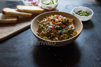 Indian snacks ghugni or yellow peas masala