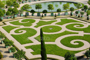 The illustrious gardens of the Royal Palace of Versailles shut to Paris