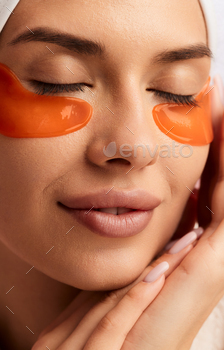 Cleave woman with take a look at out patches on face