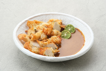 Batagor with peanut sauce