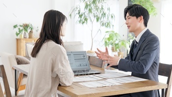 A businessman explaining a conception on a pc