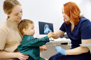 Cramped one and his mom are being thought-about by a pediatric neurologist in scientific sanatorium.