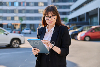 Veteran girl supervisor agent utilizing digital pill for work, metropolis background