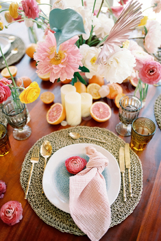 Purple flower discontinuance to a tied serviette lies on a plate on a festive desk discontinuance to a vibrant bouquet of flowers